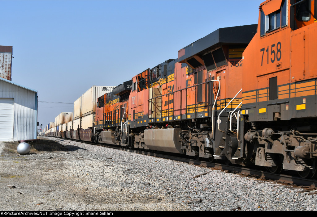 BNSF 7527 Roster shot.